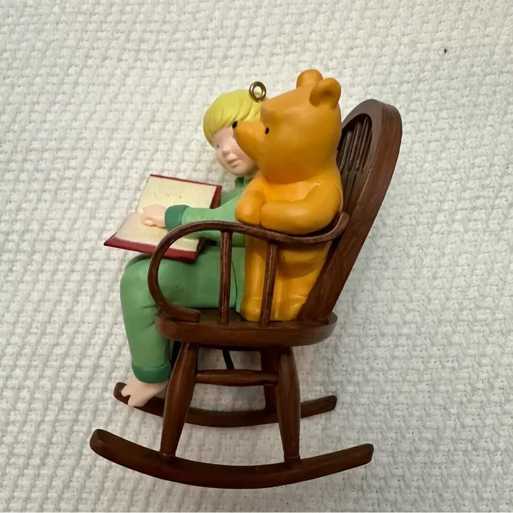 NIB Hallmark a Story for Pooh Winnie the Pooh christmas ornament